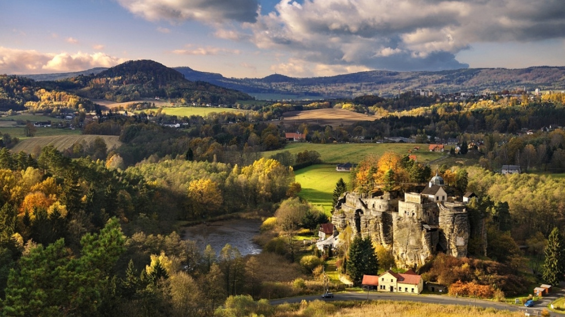 Skalní hrad Sloup – foto 1